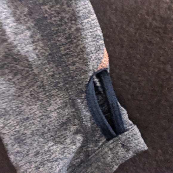 Nike Women's 1/2 zip athletic pullover - Picture 4 of 5